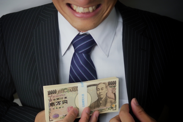ヤミ金業者は金をせしめてほくそ笑む。長岡京市で弁護士に無料相談して解決へ