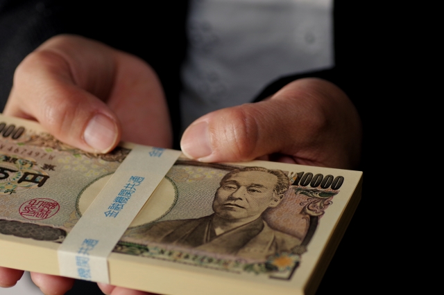 闇金業者に大金を渡してしまう。神戸市の闇金被害の相談は弁護士や司法書士に無料でできます